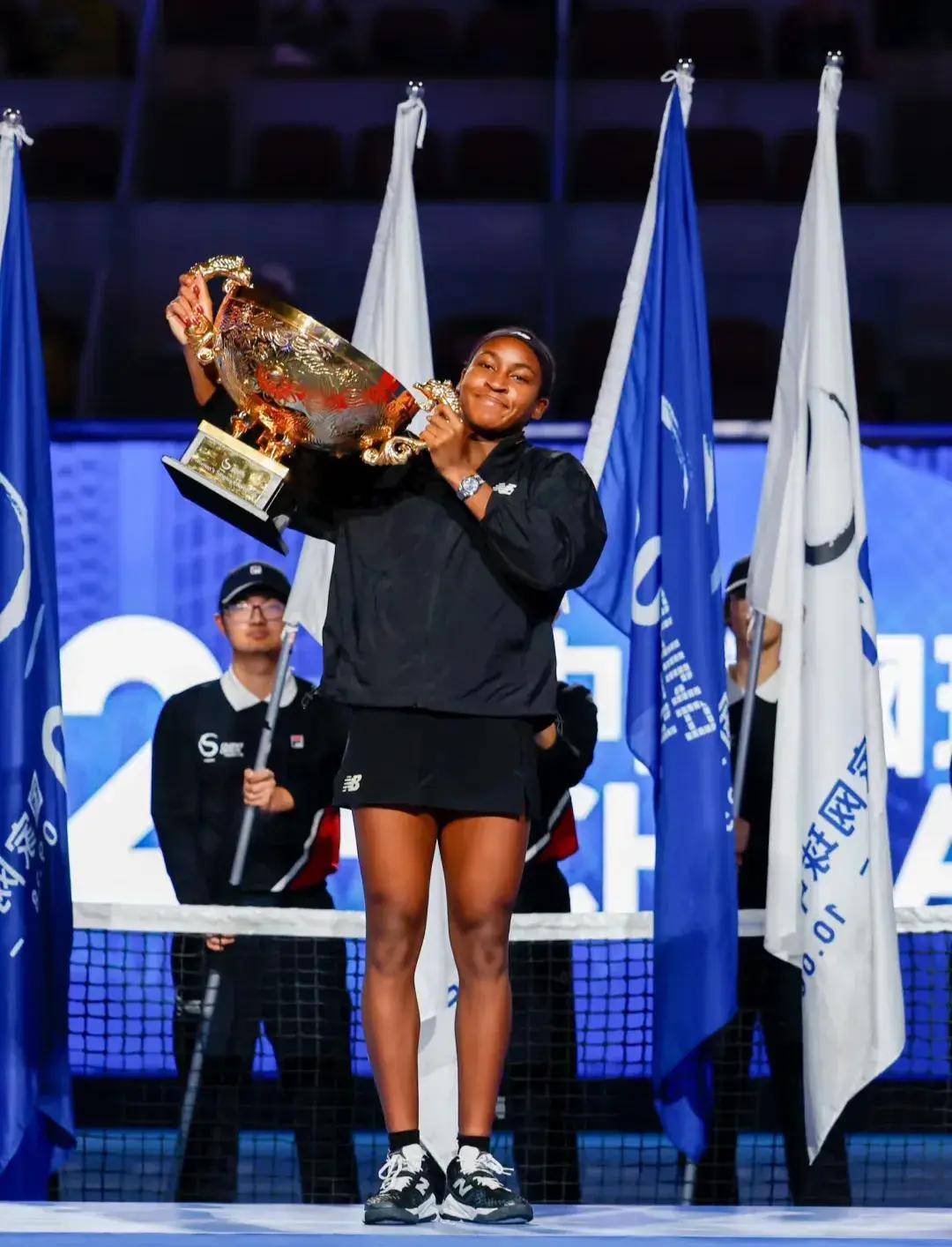 杆洞上打出 杆洞上打出